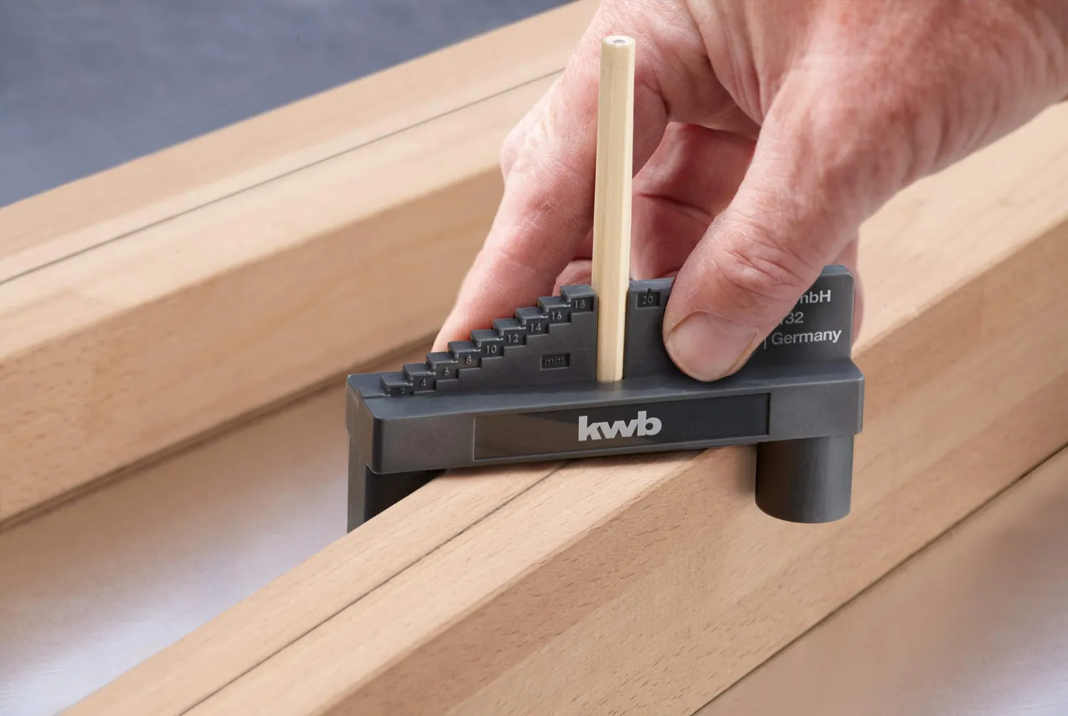 KWB cercacentri legno metallo con matita e magnete