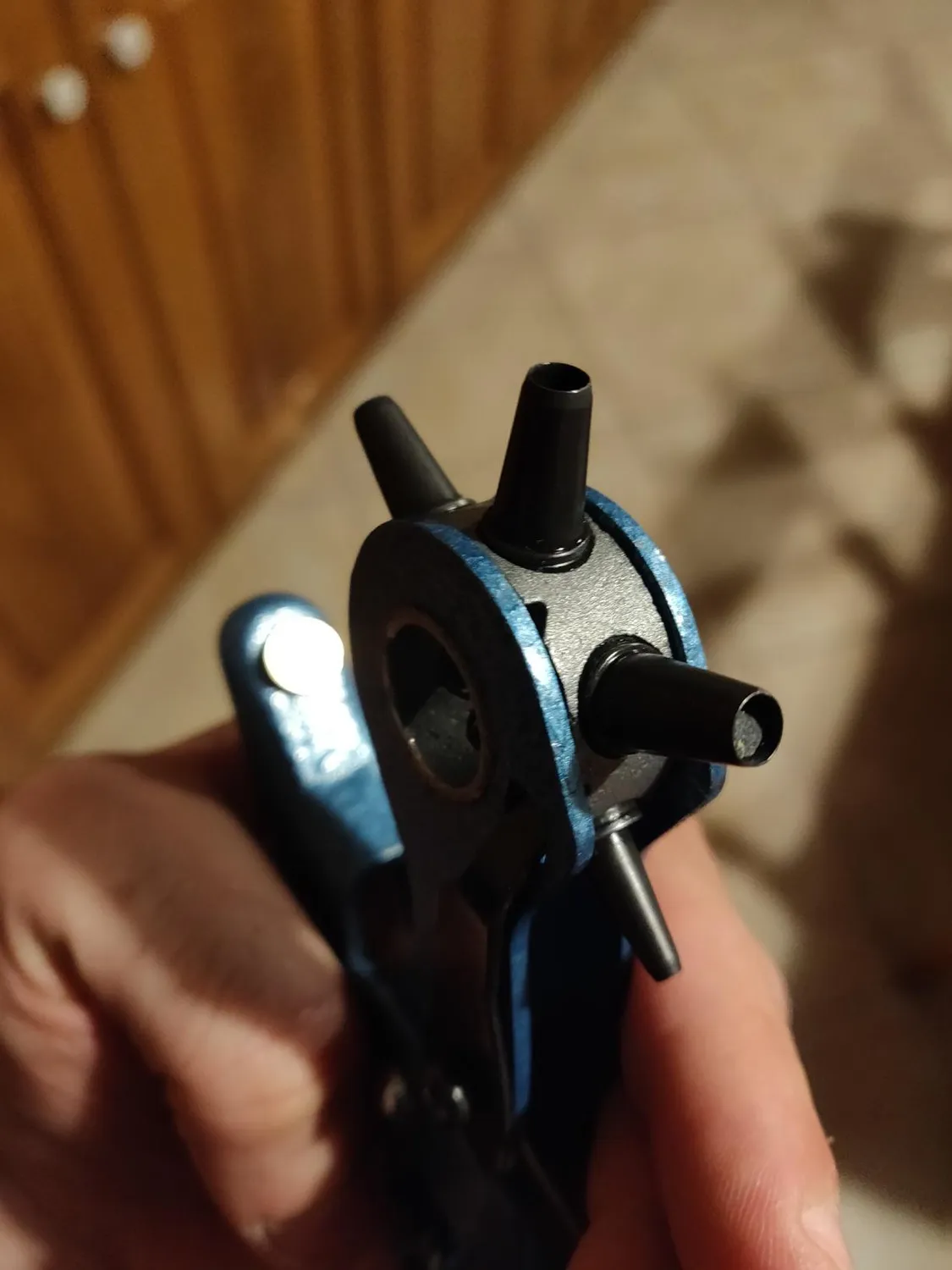 S&R pinza fustellatrice bucacinture pelle azzurra 6 misure
