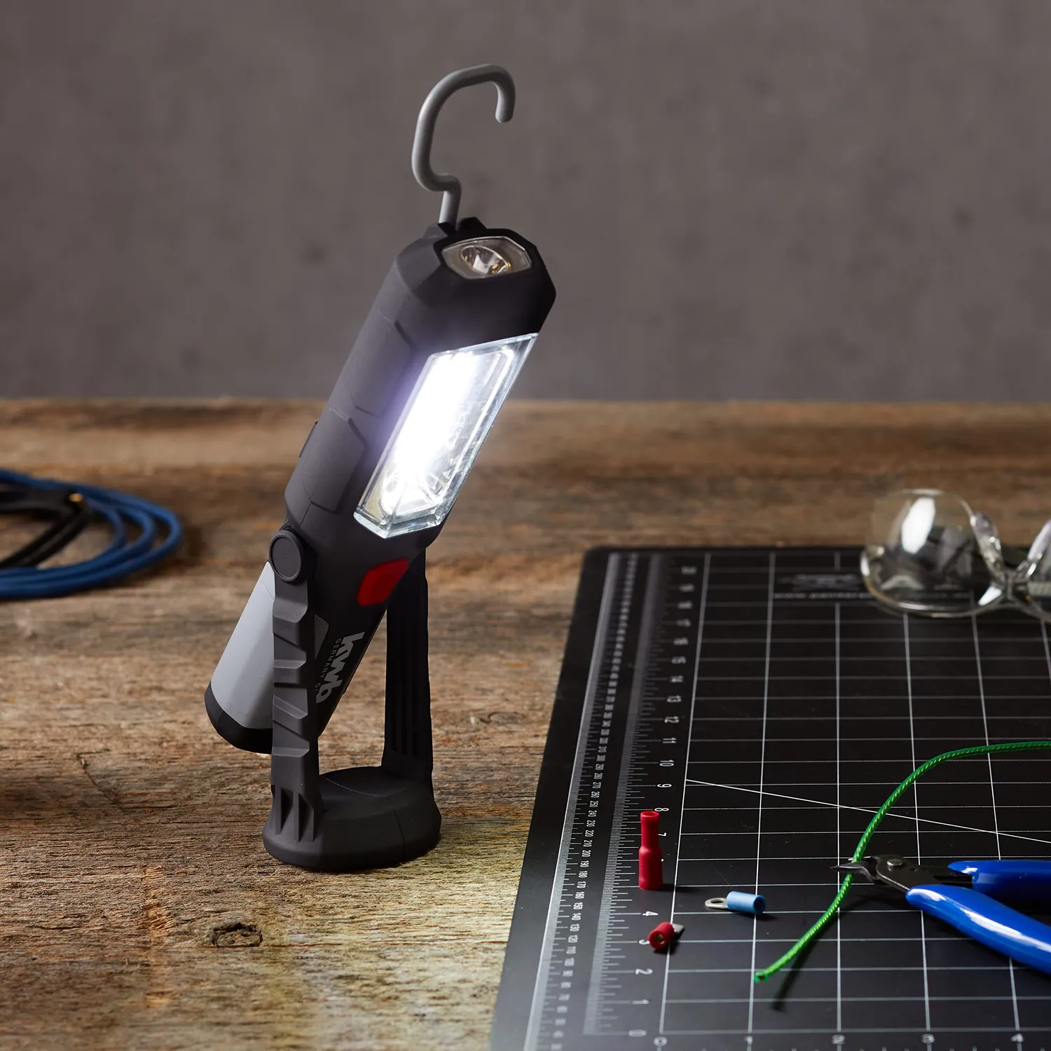 KWB COB-LED Lampada da Officina Magnetica Nera a Batteria