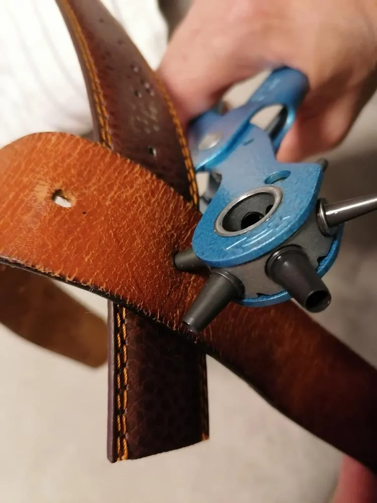 S&R pinza fustellatrice bucacinture pelle azzurra 6 misure