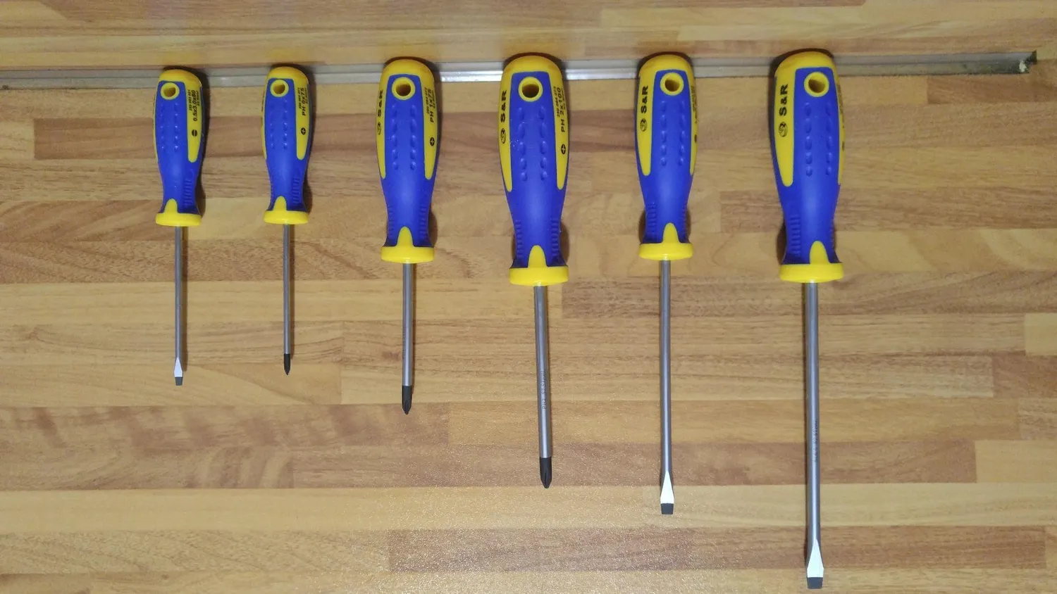 S&R set cacciaviti magnetici professionali 6 pezzi taglio croce